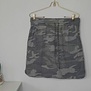 Maurices Gray Camo Skirt Women’s Medium Stretch Drawstring Pockets